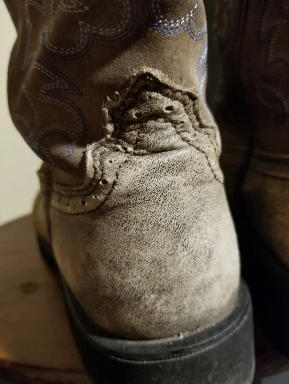 Ariat Fatboys Squaretoe Distressed Brown Blue Embroider Cowboy Western Boots 9B
